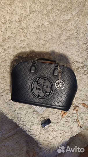 Кожаная сумка Guess