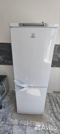 Холодильник Indesit