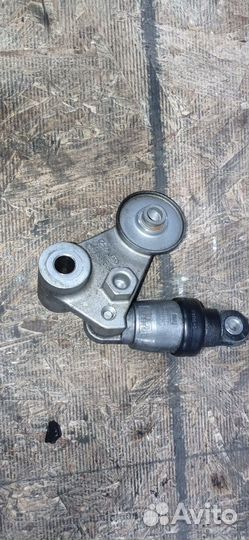 Натяжитель приводного ремня Hyundai KIA 3,3л