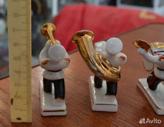 Фарфоровая статуэтка -суворовцы музыканты.зхк.по