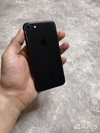 iPhone 8, 64 ГБ