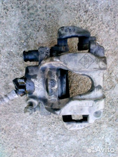 Суппорт правый Рено логан 2 2016