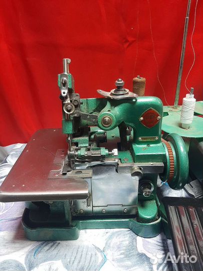 Швейную машинка оверлок