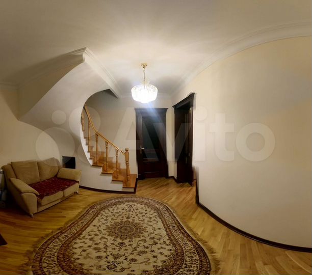 Дом 200 м² на участке 5 сот.