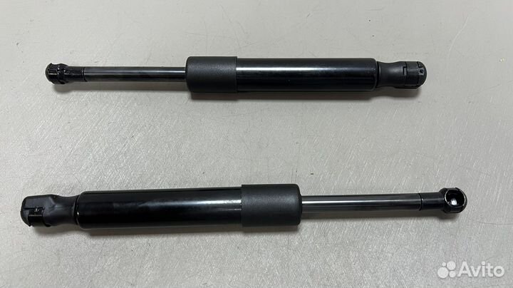 Амортизатор капота Mercedes Benz ML 163