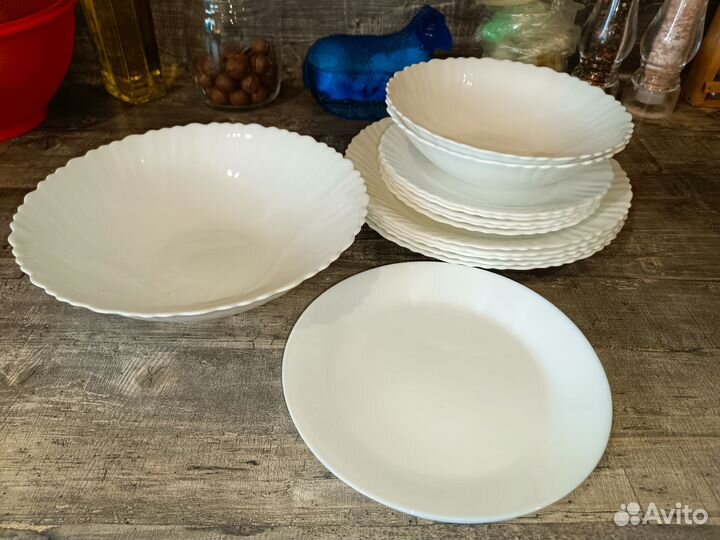 Столовые тарелки