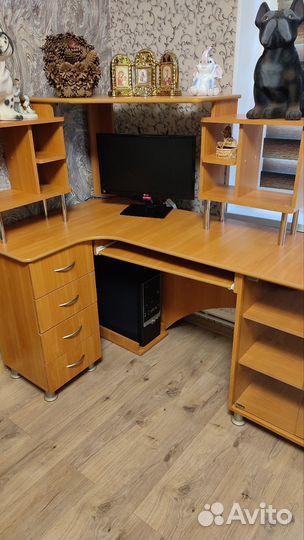 Компьютерный стол