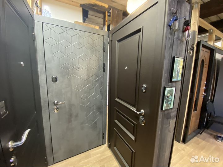 Дверь входная в дом, коттедж или на дачу