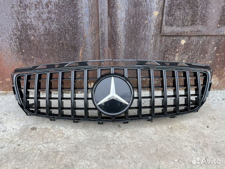 Решетка радиатора CLS w218