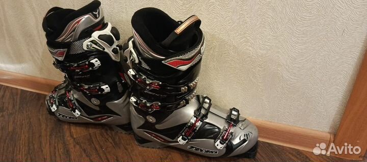 Горнолыжные ботинки