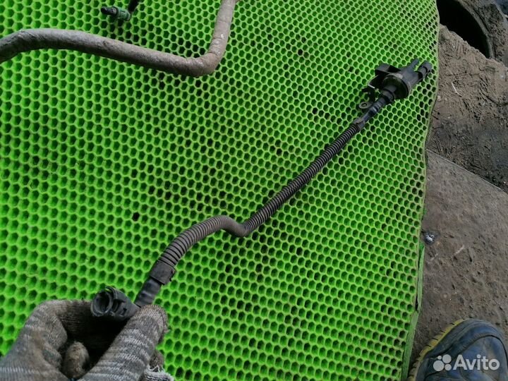 Трубка шланг топлива на Cadillac SRX 2003-2009