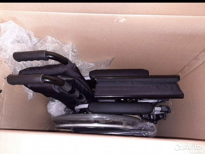 Кресло-коляска для инвалидов с ручным приводом