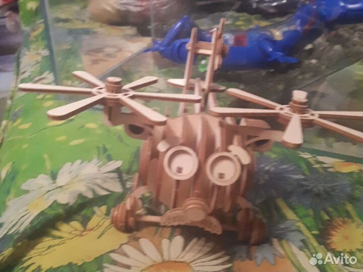 Коллекц.игрушка.якубович. из дерева