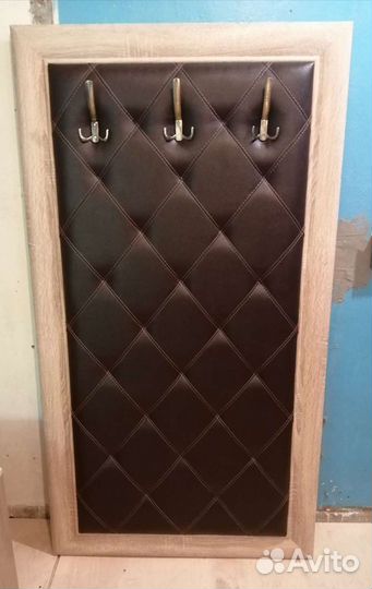 Вешалка для одежды настенная