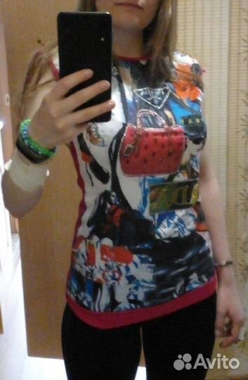 Футболка с короткими плечиками