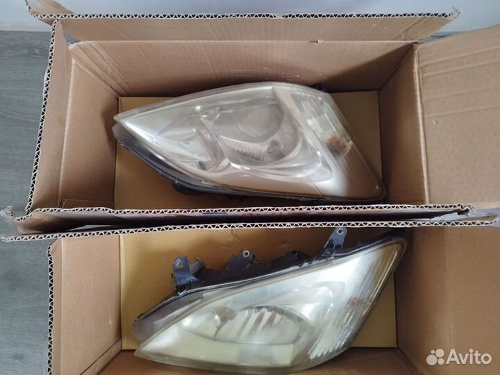 Фары на toyota corolla Е120