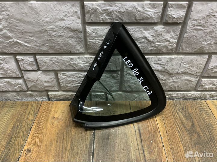 Seat Leon (1P1) Стекло кузовное глухое левое