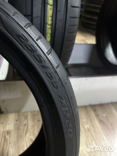 Pirelli P Zero 235/35 R20 и 255/30 R20 92Y