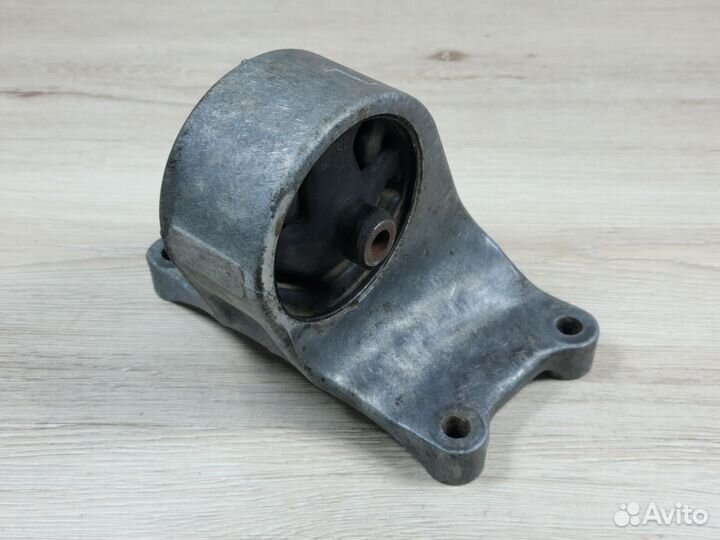 Опора крепление МКПП Nissan Almera N16