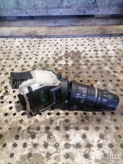 Переключатель подрулевой Nissan Tiida