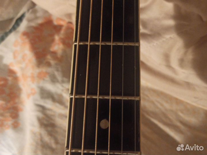 Акустическая гитара