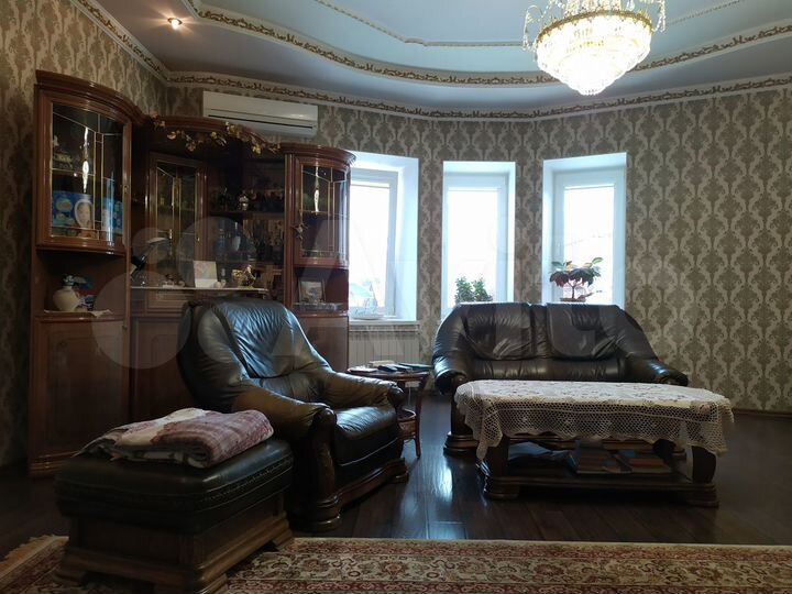 Коттедж 491,7 м² на участке 10 сот.