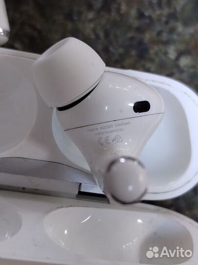 Наушники Apple AirPods Pro 1 поколение