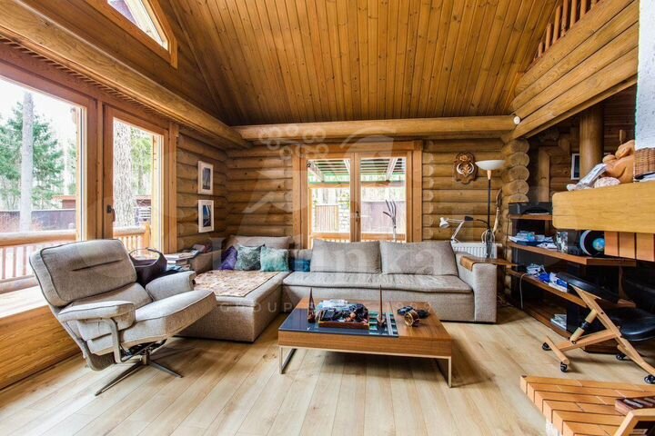 Дом 300 м² на участке 12 сот.