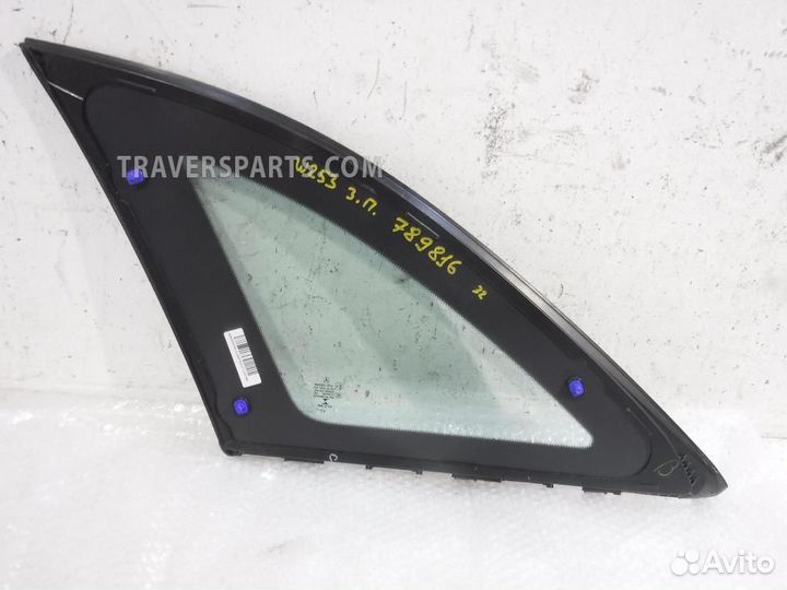 Форточка заднего правого крыла