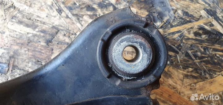 Рычаг передний верхний левый Ford Explorer 4