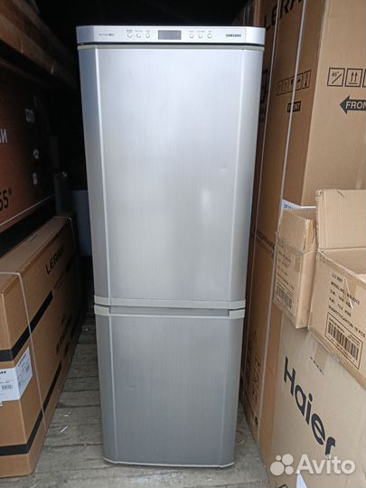 Холодильник Samsung