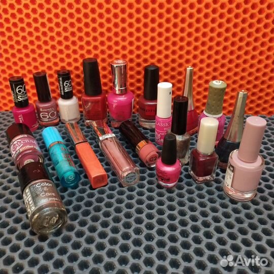 Лаки для ногтей, блеск для губ, помады