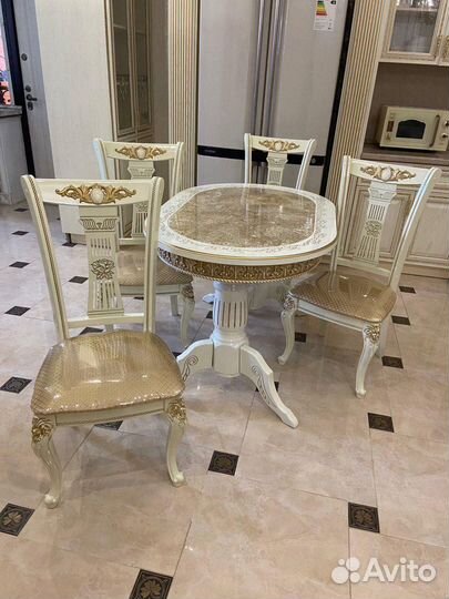 Стол / Стулья