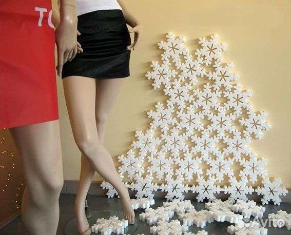 Снежинки из пенопласта