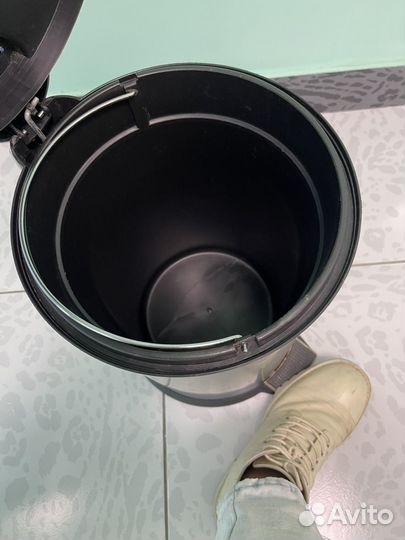 Мусорное ведро с педалью 30 литров