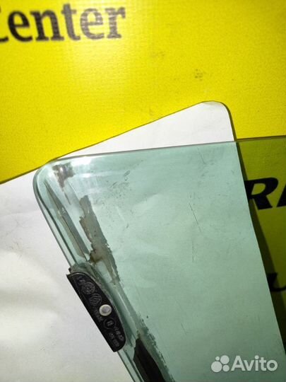 Стекло двери переднее правое Renault Megane седан