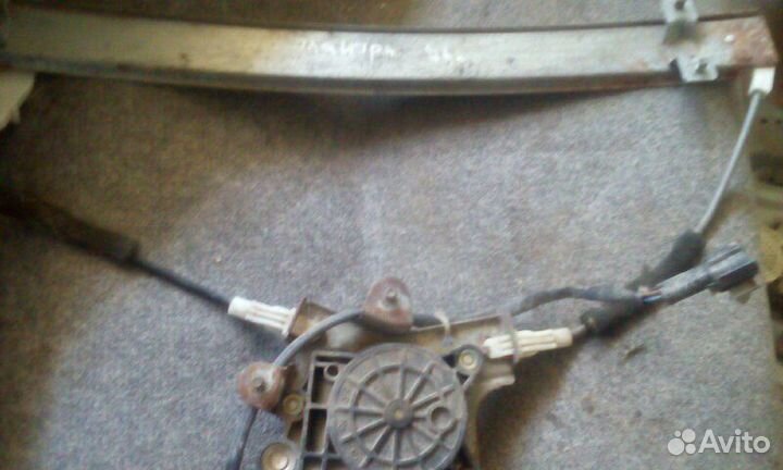 Стеклоподьемник левый Hyundai Elantra