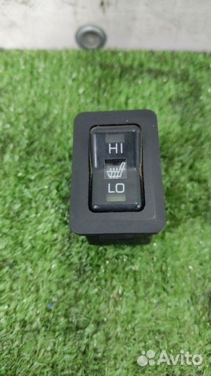 Кнопка обогрева сидений Mitsubishi L200