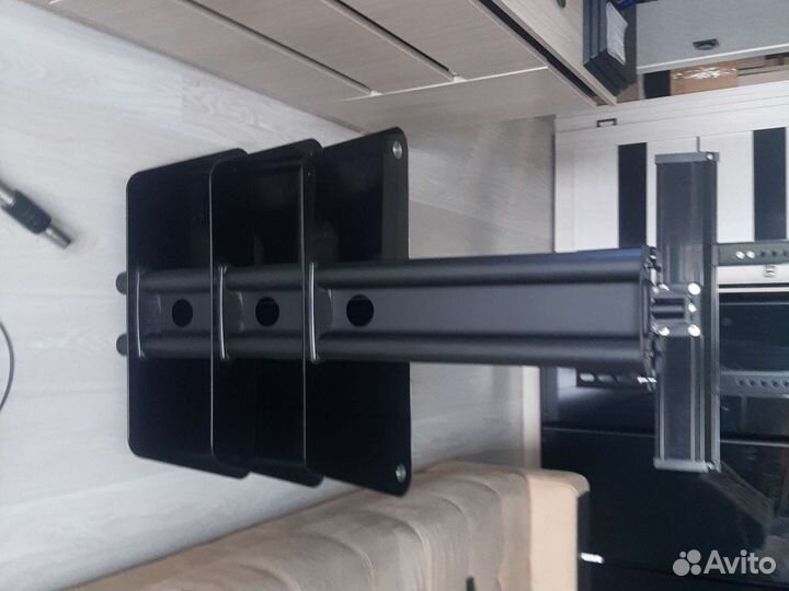 Стеклянная тумба под тв с кронштейном