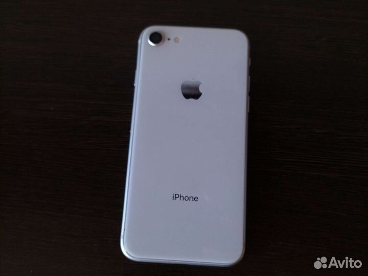 Телефон iPhone 8