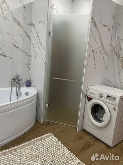 Стеклянная душевая кабина