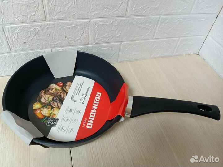 Сковородалитая redmond Profi RFP-A2612 26 см