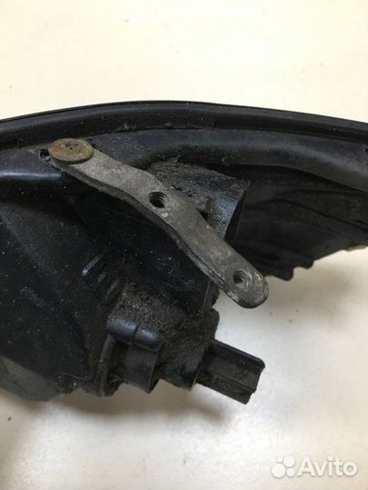 Указатель поворота белый правый Nissan Almera