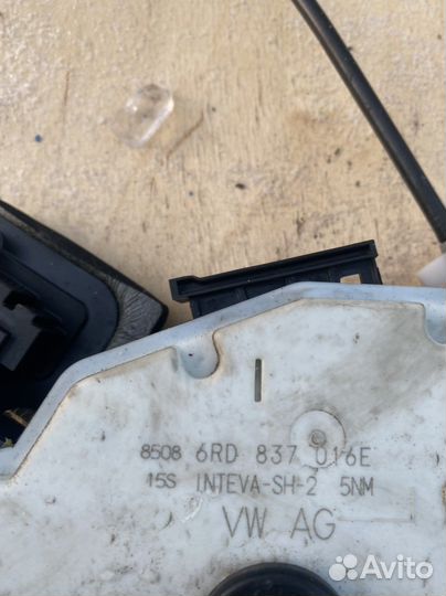 Замок двери передний правый Volkswagen Polo 5