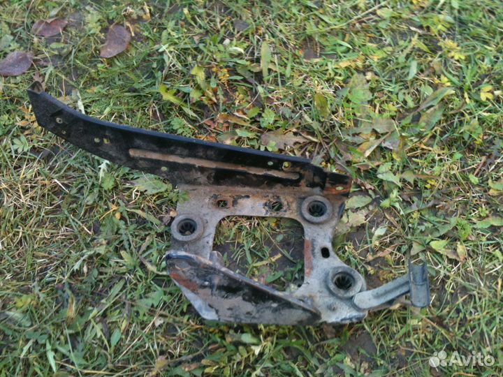 Крепление акб Форд Фокус 1 2004г