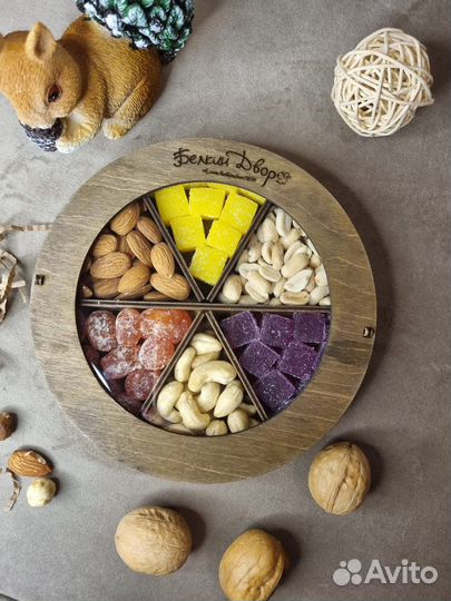 Подарочный набор с орешками, сухофруктом