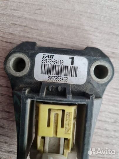 Датчик airbag передний правый Toyota Belta KSP92