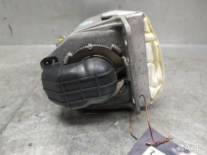 Подушка безопасности пассажирская (в торпедо)