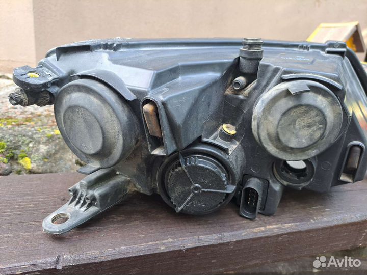 Фара левая Skoda Rapid