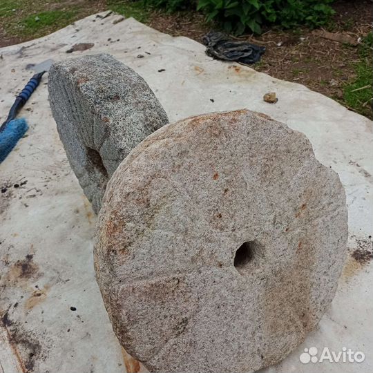 Каменные жернова